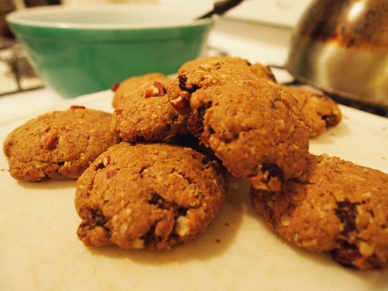 Vegan oatmeal raisin cookies